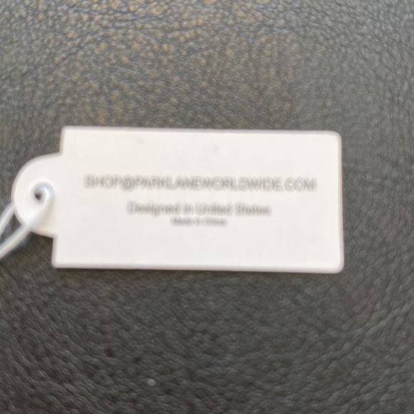 NWT Park Lane Honey layered Bee with medallion necklace with extender - Picture 11 of 12